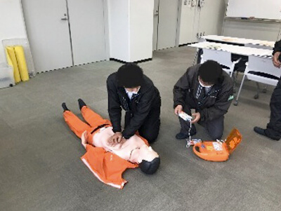 救急講習(心肺蘇生法)の様子